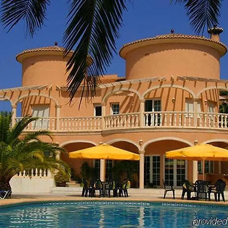 بنسيون لوس كابالوس 3*