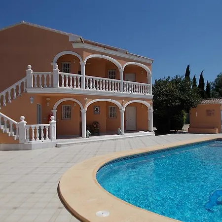 بنسيون لوس كابالوس 3*